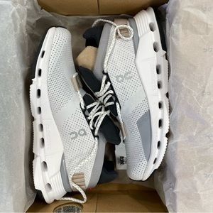 ON Running CloudNova white sand size 6 Brand New In Box